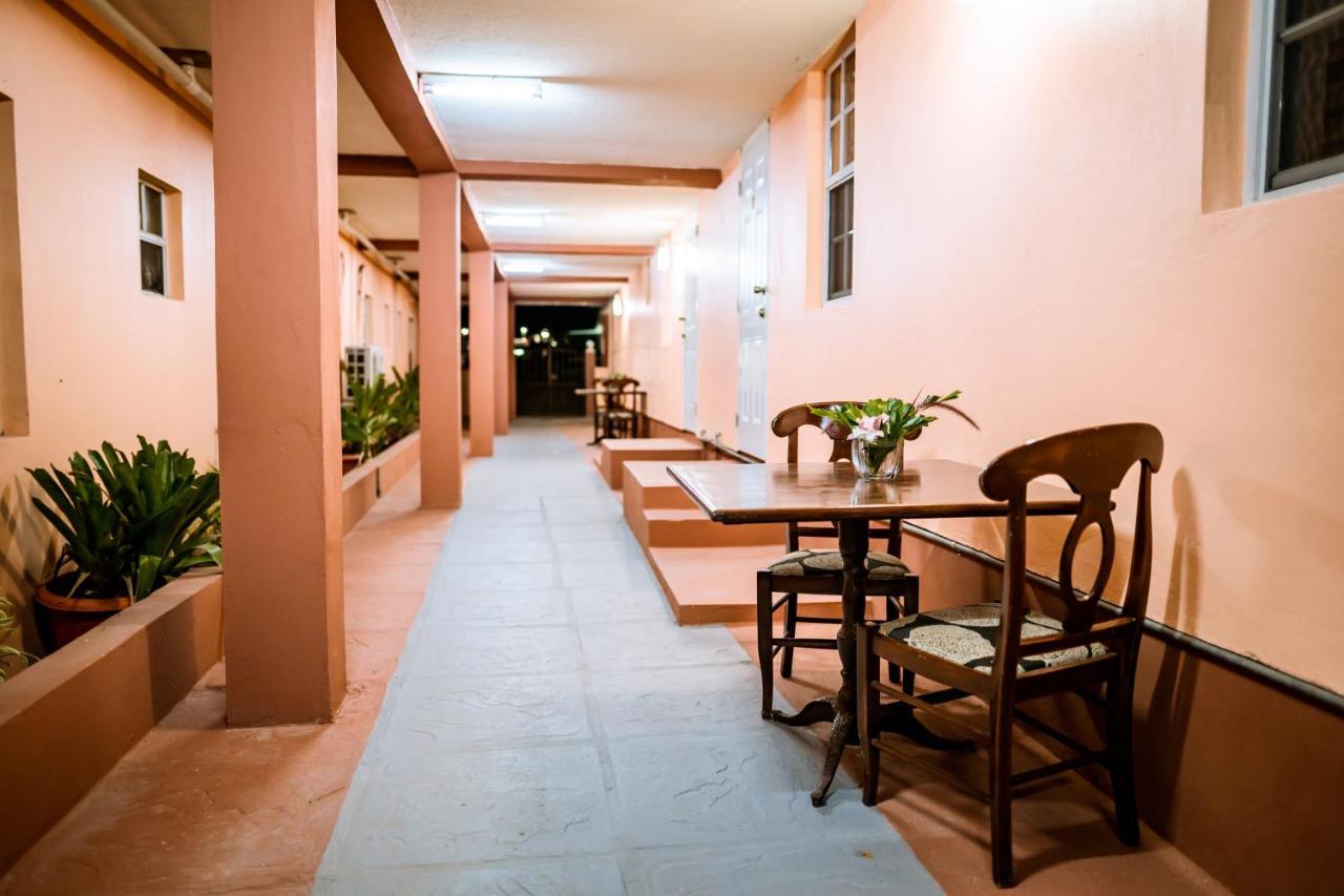 Connie'S Comfort Suites St. John's ภายนอก รูปภาพ