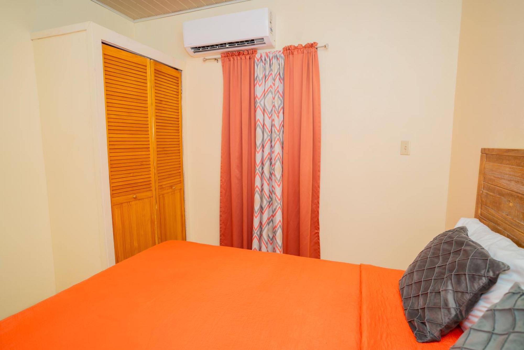Connie'S Comfort Suites St. John's ภายนอก รูปภาพ