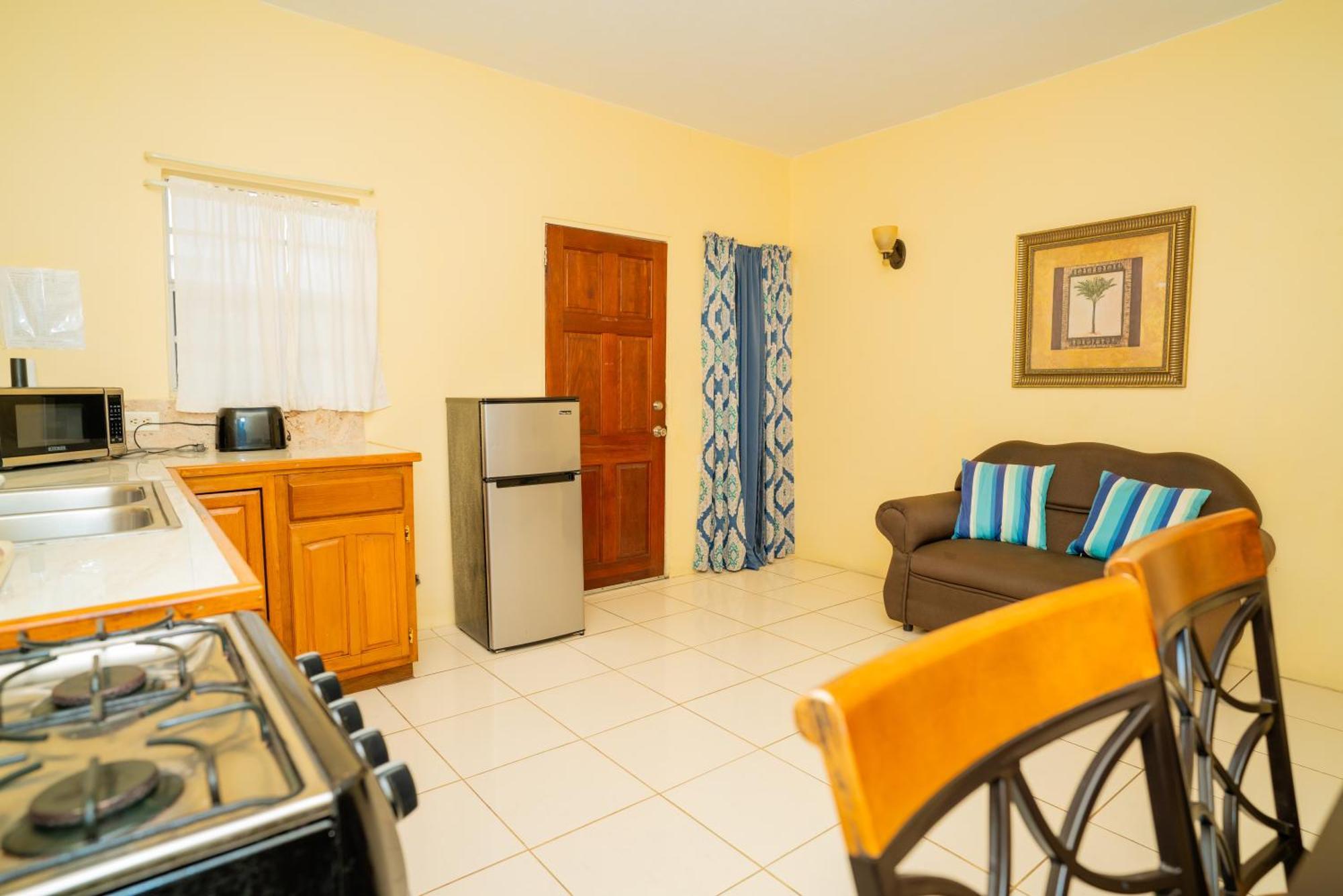 Connie'S Comfort Suites St. John's ภายนอก รูปภาพ