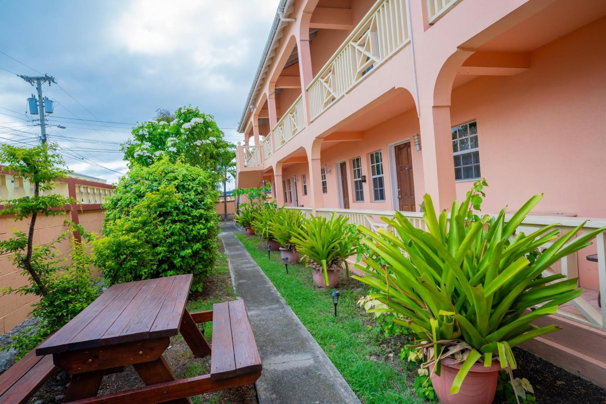 Connie'S Comfort Suites St. John's ภายนอก รูปภาพ
