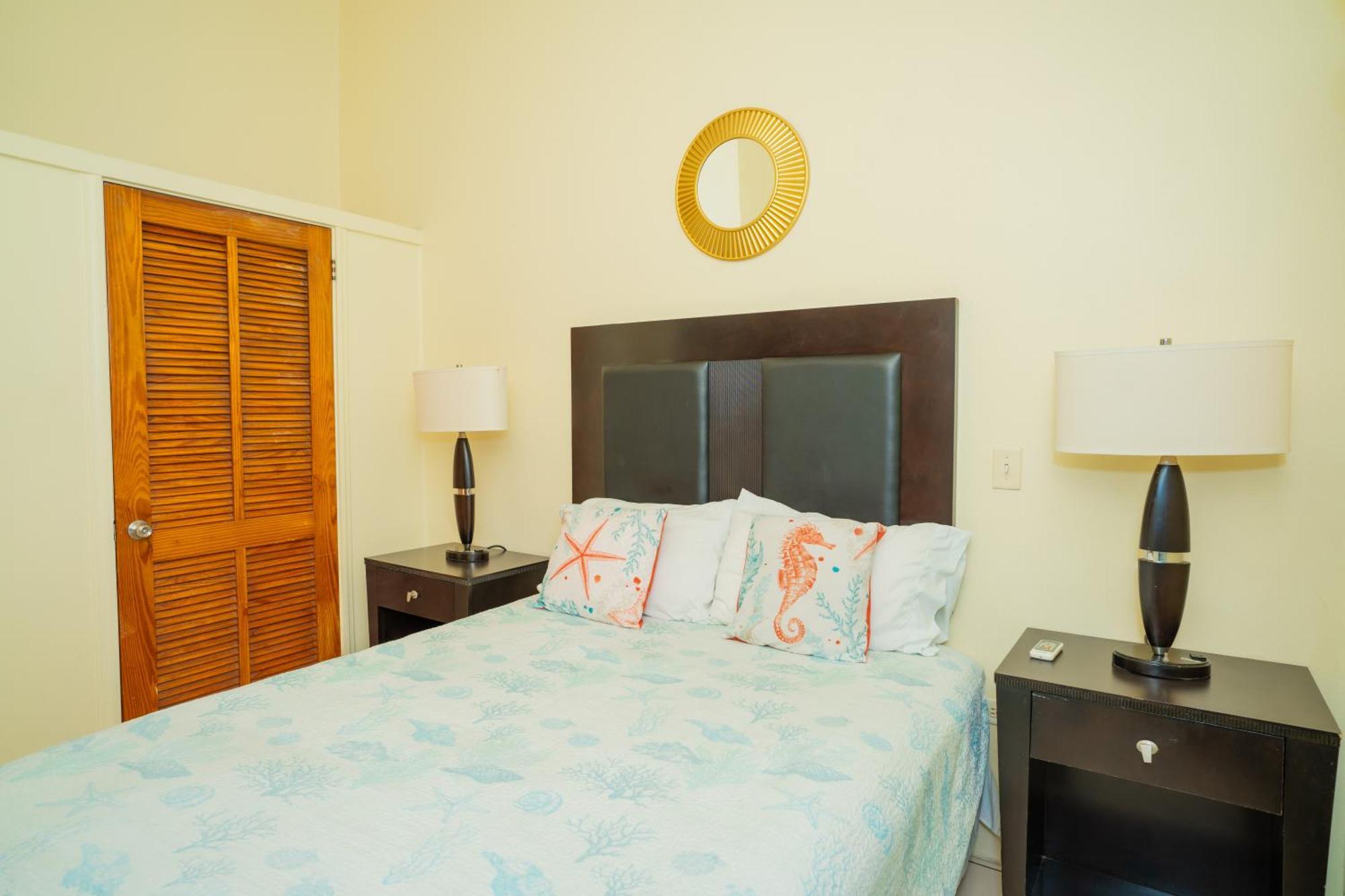Connie'S Comfort Suites St. John's ภายนอก รูปภาพ