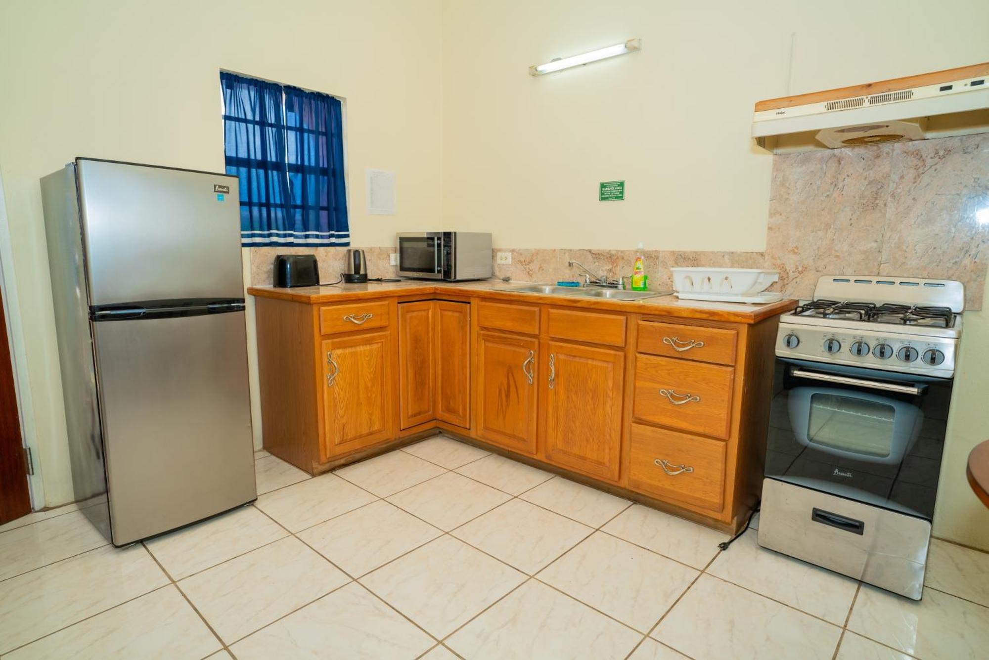 Connie'S Comfort Suites St. John's ภายนอก รูปภาพ