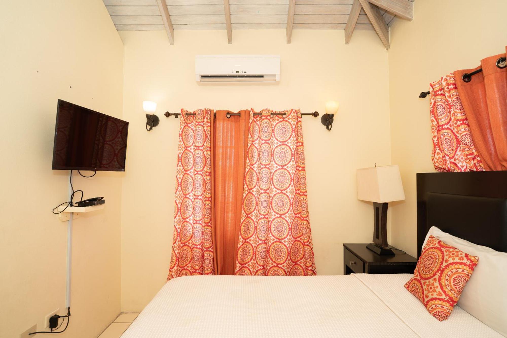 Connie'S Comfort Suites St. John's ภายนอก รูปภาพ