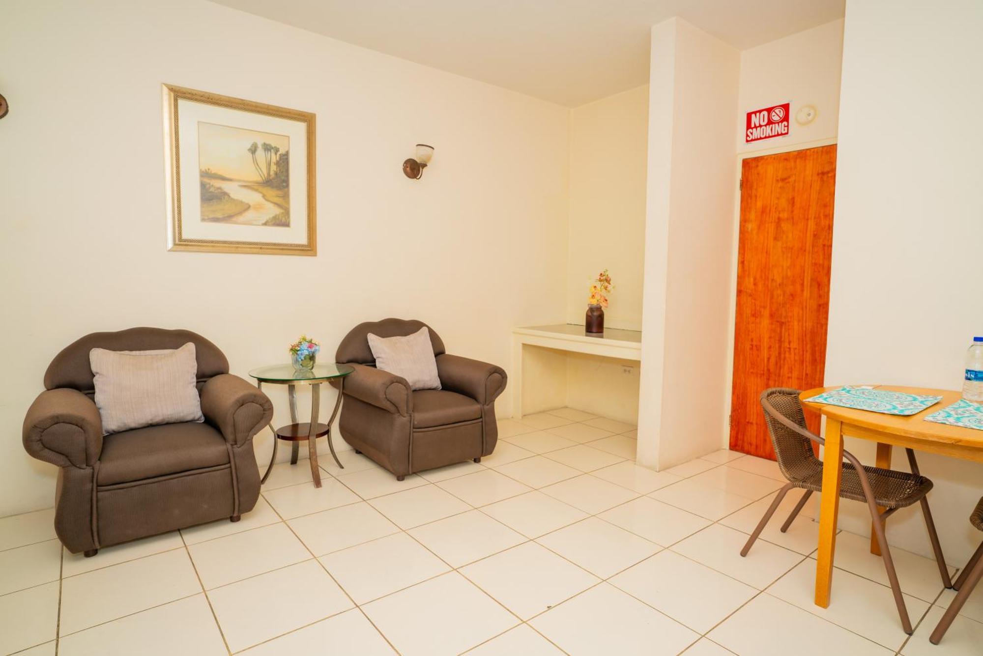 Connie'S Comfort Suites St. John's ภายนอก รูปภาพ