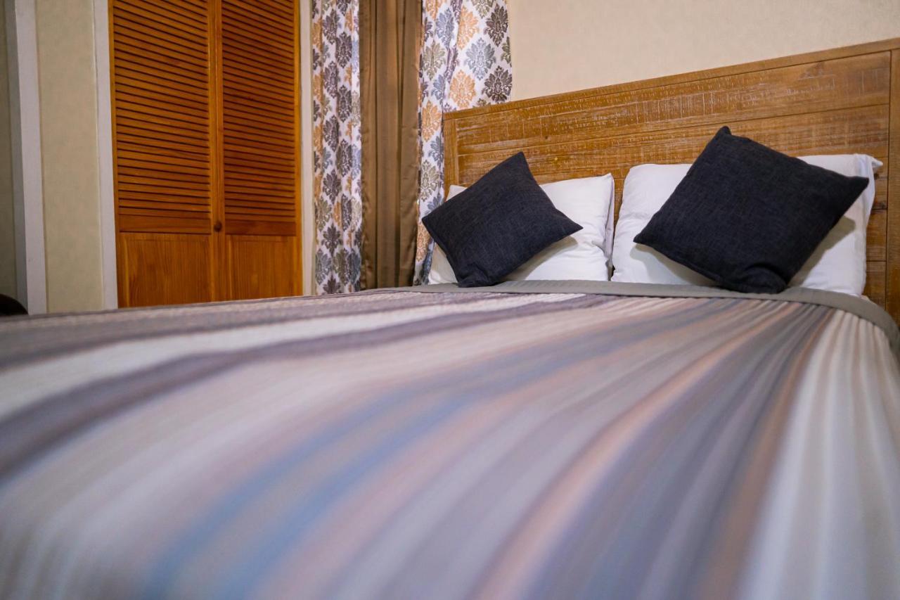 Connie'S Comfort Suites St. John's ภายนอก รูปภาพ