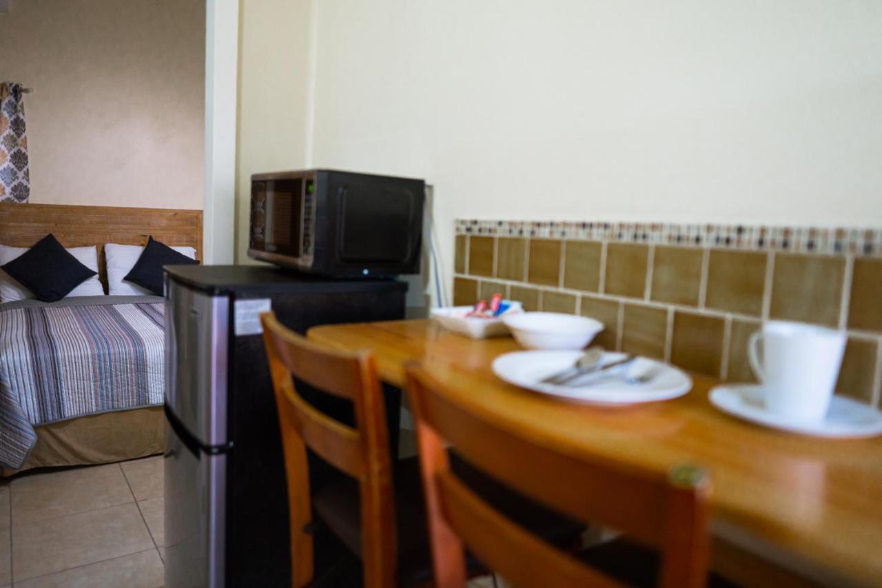 Connie'S Comfort Suites St. John's ภายนอก รูปภาพ